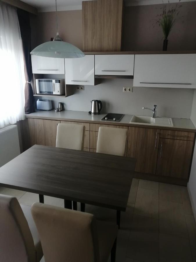 Zafirgyoengy Apartmanok Sárvár Exterior foto