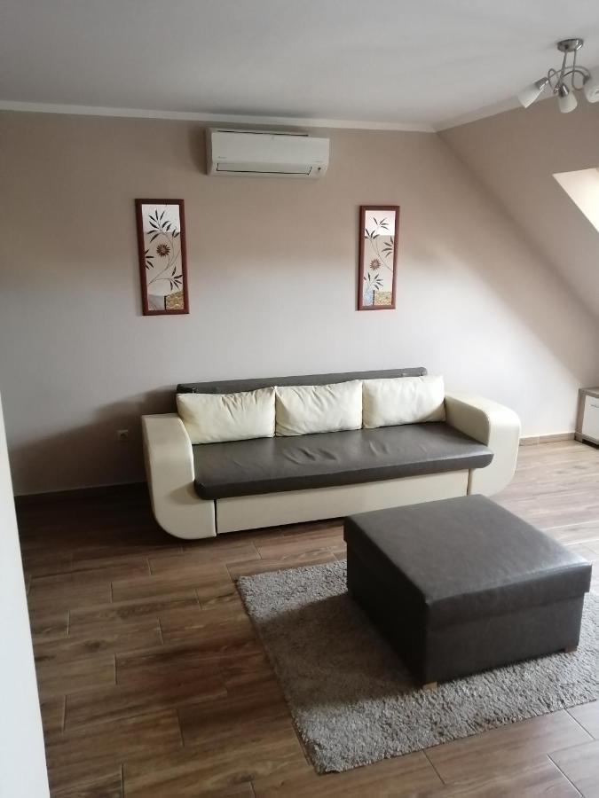 Zafirgyoengy Apartmanok Sárvár Exterior foto